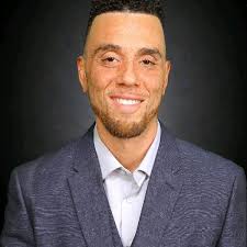 Elliott Nash's Instagram, Twitter & Facebook