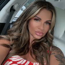 Consultation• With @nadia_mejia we kept it simple. We cut a lil off the  length, as she wanted to keep her length just wanted it to be fuller. I  gave her a nice