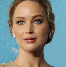 And the most supportive boyfriend award goes to… JK Labajo 🥳😍 LOOK:  Maureen Wroblewitz shared a photo of the bouquet of roses that came with a  note wirtten in German she received