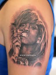 Rihanna's tattoo artist shares the stories behind her signature ink. Rihanna Tattoo Www Vtattoo Es Miguel Bohigues Flickr