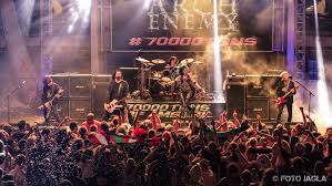 Sabaton var en av headlinerne under tons of rocks debutår i 2014. 70000 Tons Of Metal 2017