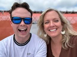 Lori Landis's Instagram, Twitter & Facebook