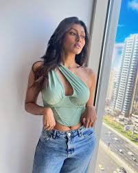 Shruti Iyer - Free sexy pics, galleries & more at Babepedia