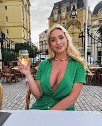 Katie Bee - Free nude pics, galleries & more at Babepedia