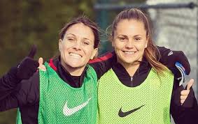 Dit keer wist lieke martens weliswaar niet zelf te scoren maar ze zorgde er wel voor dat alexia putellas twee keer kon scoren, patricia guijarro een keer en marta torrejon ook een keer de bal in het doel. Pin Auf Meisjes Voetbal
