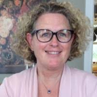 Amanda Sassine's Instagram, Twitter & Facebook