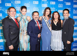 Kenny Ortega, Dayana Mendoza, Guillermo Chacon, Stefania Fernandez, Lin  Manuel Miranda Cielo Latino 2010 - Latino Commission on Stock Photo - Alamy