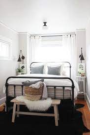 20 Minimalist Bedroom Decorating Ideas For Small Spaces Coodecor Small Guest Bedroom Small Apartment Bedrooms Small Master Bedroom