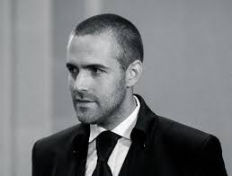 2 ~ LEBENSLAUF geboren am 26. September 1983 in Unna, verheiratet, zwei  Kinder (*2018 & 2022) ab 10/2024 Vertretung des Le