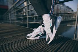 I got this for playing tennis but i don't play tennis anymore, it also comes with the nike box. Sneaker Zimmer De Drop Weekly Nike Adidas Air Max Asics Spezial Vapormax Sean Wotherspoon