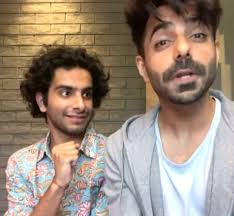 Akshay kumar, ranveer singh & aparshakti khurana joined ayushmann khurrana on watch saat uchakkey (hd) hindi full length movie. Aparshakti Khurana S Recreation Of Andaz Apna Apna In Punjabi With Creator Vishnu Kaushal Leaves Everyone In Splits Bollywood News Bollywood Hungama