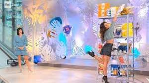 Come in una favola sospesa nel tempo, saranno raccontate la nascita e la storia di importanti dimore. Detto Fatto Rai Tutorial Su Come Fare La Spesa In Modo Sensuale Corriere It