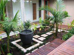 Hadirkan ruang berkumpul yang hangat dengan menambahkan meja dan kursi teras di tengah rimbunnya tumbuhan hijau. 8 Idea Landskap Halaman Rumah Yang Anda Boleh Buat Sendiri Propertyguru Malaysia