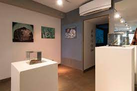 You can install recessed lights either during new construction or when remodeling. Kunstlerhaus Stuttgart Information Service