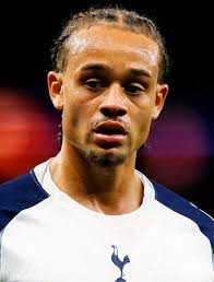 Twitter reacts to Simon Mignolet's howlers against Arsenal tonight...