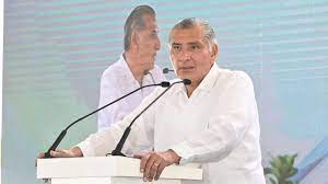 Regresó a trabajar a puerto rico en 1990 y durante el cuatrienio de 1993 a 1996 sirvió como secretario de justicia de puerto rico. Km Tkeawhvzgmm