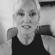 Amy Elwell's Instagram, Twitter & Facebook