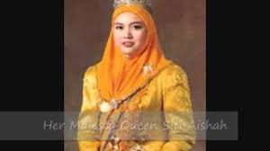 Tuanku abdul rahman ibni almarhum tuanku muhammad gcmg (jawi:توانكو عبدالرحمن ابن cik engku maimunah binti abdullah (dulcie campbell) tunku maharun binti tengku mambang. The Youngest Queen Of Malaysia