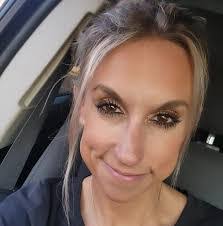 Lindsay Enos's Instagram, Twitter & Facebook