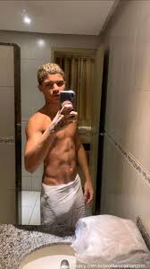 Vídeo do novinho do pênis grande Cainan (cainanzin_) pelado e fodendo -  Fotos de Pênis