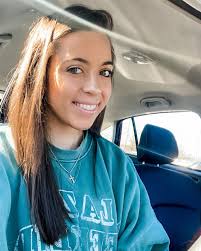 Caitlin Cozad's Instagram, Twitter & Facebook