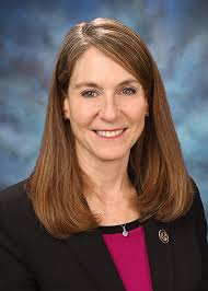 Laura Fine's Instagram, Twitter & Facebook