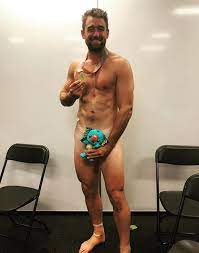 Naked Trophy: El rugby se despelota y entra de lleno en la moda del 'Naked  Trophy' 