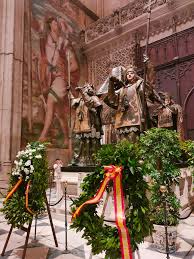 Sul veliero da un lato si legge il nome del re, fernando, dall'altro quello della regina, isabel. La Cattedrale E La Giralda Sul Tetto Di Siviglia Il Soffio Di Zefiro