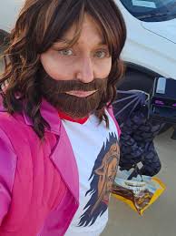 Improving drag costume with contouring and beard tips?