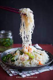 Mee goreng mamak is often associated with indian muslim cuisine offered at mamak stalls, and is regarded as a fusion food that incorporates chinese yellow noodles with seasonings in singapore, mee goreng is often associated with cooking typical of indian muslim cuisine, known for its frequent. Stir Fried White Bee Hoon ç‚'ç™½ç±³ç²‰