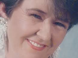 Eliza Craig's Instagram, Twitter & Facebook