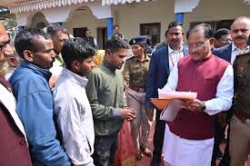 CMO Chhattisgarh | आज जशपुर प्रवास के दौरान अपने गृह ग्राम बगिया में  मुख्यमंत्री श्री विष्णु देव साय ने जनदर्शन कार्यक्रम के माध्यम से आम  नागरिकों ...