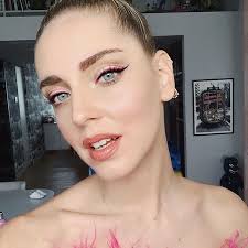 Chiara Ferragni en tonos rosas