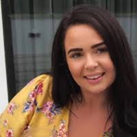 Robyn Mace's Instagram, Twitter & Facebook