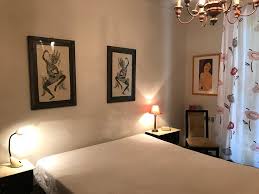 Internamente è composta di ampia sala con grandi vetrate scorrevoli, cucina abitabile, quattro camere da letto matrimoniali e due bagni, di cui uno con vasca e uno con doccia. Sono Stata Bene Recensioni Su Appartamento Mare Toscana Parla Italiano Inglese Viareggio Tripadvisor