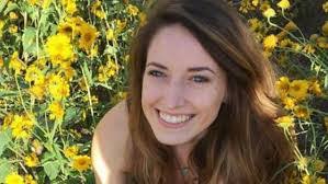 Amanda Moats's Instagram, Twitter & Facebook