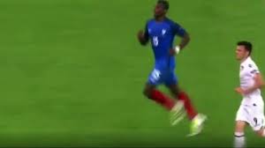 Auteur d'une prestation très moyenne face à la roumanie en match d'ouverture de l'euro 2016, paul pogba a débuté la rencontre contre. Euro 2016 Le Bras D Honneur De Pogba Seme La Confusion Video Dailymotion