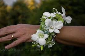Bouquet da sposa con orchidee. Bouquet Da Polso Pro E Contro Matrimonio Nelle Marche