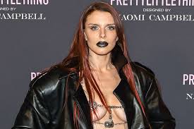 Julia Fox Almost Has a Nip Slip in Most Naked Look Yet HD phone wallpaper