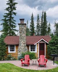 Jasper Canada On Instagram A Cozy Log Cabin A Pair Of Red Chairs And The Canadian Rockies Out Your Front Door Yes Please Photo By Windsofjane Myjasp I 2020