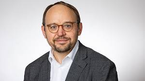 Benjamin Scheller's Instagram, Twitter & Facebook