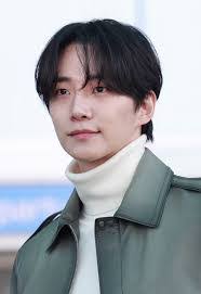 Shine Lee's Instagram, Twitter & Facebook