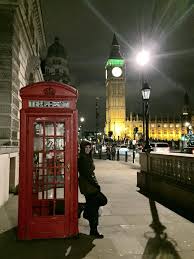Estan fetes tant per a salvaguardar la privadesa de qui les usa com també perquè l'usuari no es mulli quan plou o fa mal temps. La Cabina Telefonica Inglese Londonita
