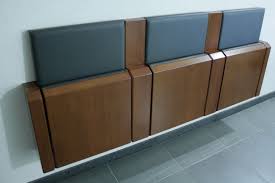 Klappsitze Fur Kurzwartebereiche In Einer Arztpraxis Klappsitz Wartezimmerstuhle Wartezimmer