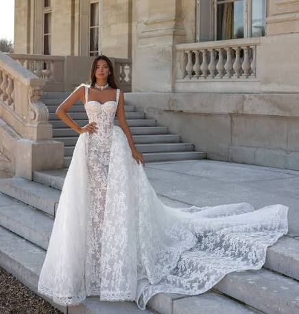 Where elegance meets softness… and a quiet romance lingers between eras✨ An  elegant, softly defined dress with a corset that shapes the waist, paired  with a fitted inner skirt and a voluminous