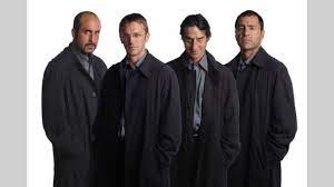 The show ran for two seasons, from 2002 to 2004. Los Simuladores Demasiadas Dudas Bajo La Lluvia Espectaculos