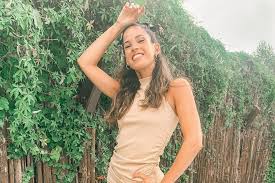 The famous italian influencer chiara ferragni, was one of the many to join this fashion: Cande Molfese Jugo A Traves De Stories Con Sus Seguidores Y Se Divirtio Con