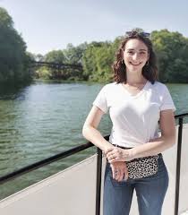 Abigail Shapiro - Free pics, galleries & more at Babepedia