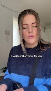 Singer Like Sidney Rose