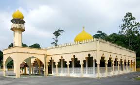 Yang dimaksud dalam bahasan kita adalah musafir mendirikan shalat jumat sendiri. Hukum Solat Jumaat Di Masjid Kariah Lain Oh Media